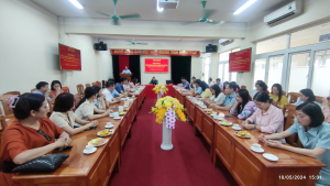 Lớp Bồi dưỡng phương pháp nghiên cứu khoa học Lý luận chính trị năm 2024 tại Trường Chính trị tỉnh Bắc Giang đi nghiên cứu thực tế, trao đổi, học tập kinh nghiệm