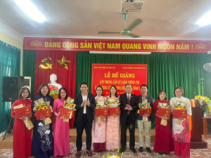 BẾ GIẢNG LỚP TRUNG CẤP LÝ LUẬN CHÍNH TRỊ HỆ KHÔNG TẬP TRUNG HIỆP HÒA NĂM 2024