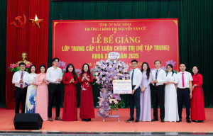 BẾ GIẢNG LỚP TRUNG CẤP LÝ LUẬN CHÍNH TRỊ (HỆ TẬP TRUNG) KHÓA XXXII NĂM 2025