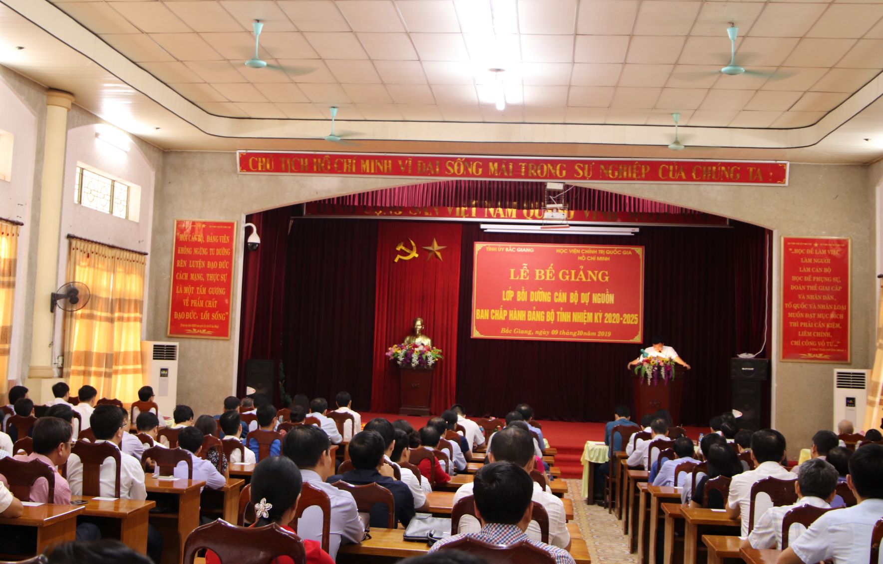 Bế giảng lớp bồi dưỡng cán bộ dự nguồn cấp ủy tỉnh Bắc Giang nhiệm kỳ 2020 - 2025