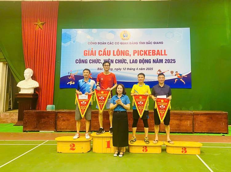Đoàn viên công đoàn Trường Chính trị tỉnh Bắc Giang đạt thành tích xuất sắc tại Giải Cầu lông, Pickleball công chức, viên chức, lao động năm 2025