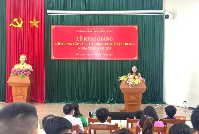 KHAI GIẢNG LỚP TRUNG CẤP LÝ LUẬN CHÍNH TRỊ  HỆ TẬP TRUNG KHÓA XXXII NĂM 2025