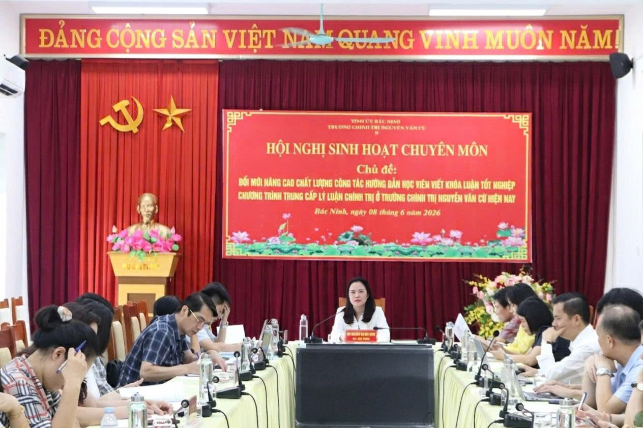 SINH HOẠT CHUYÊN MÔN VỀ ĐỔI MỚI, NÂNG CAO CHẤT LƯỢNG CÔNG TÁC HƯỚNG DẪN HỌC VIÊN VIẾT KHÓA LUẬN TỐT NGHIỆP Ở TRƯỜNG CHÍNH TRỊ NGUYỄN VĂN CỪ
