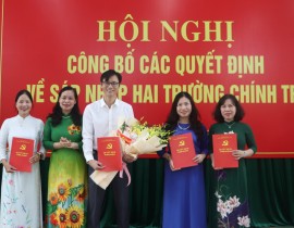 3-Cong-bo-QD-bo-nhiem-Truong-pho-khoa-Xay-dung-Dang-1.jpg